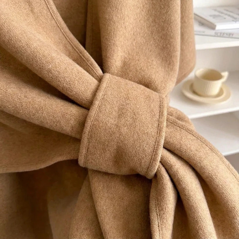 Isabel | Poncho envolvente con presilla frontal