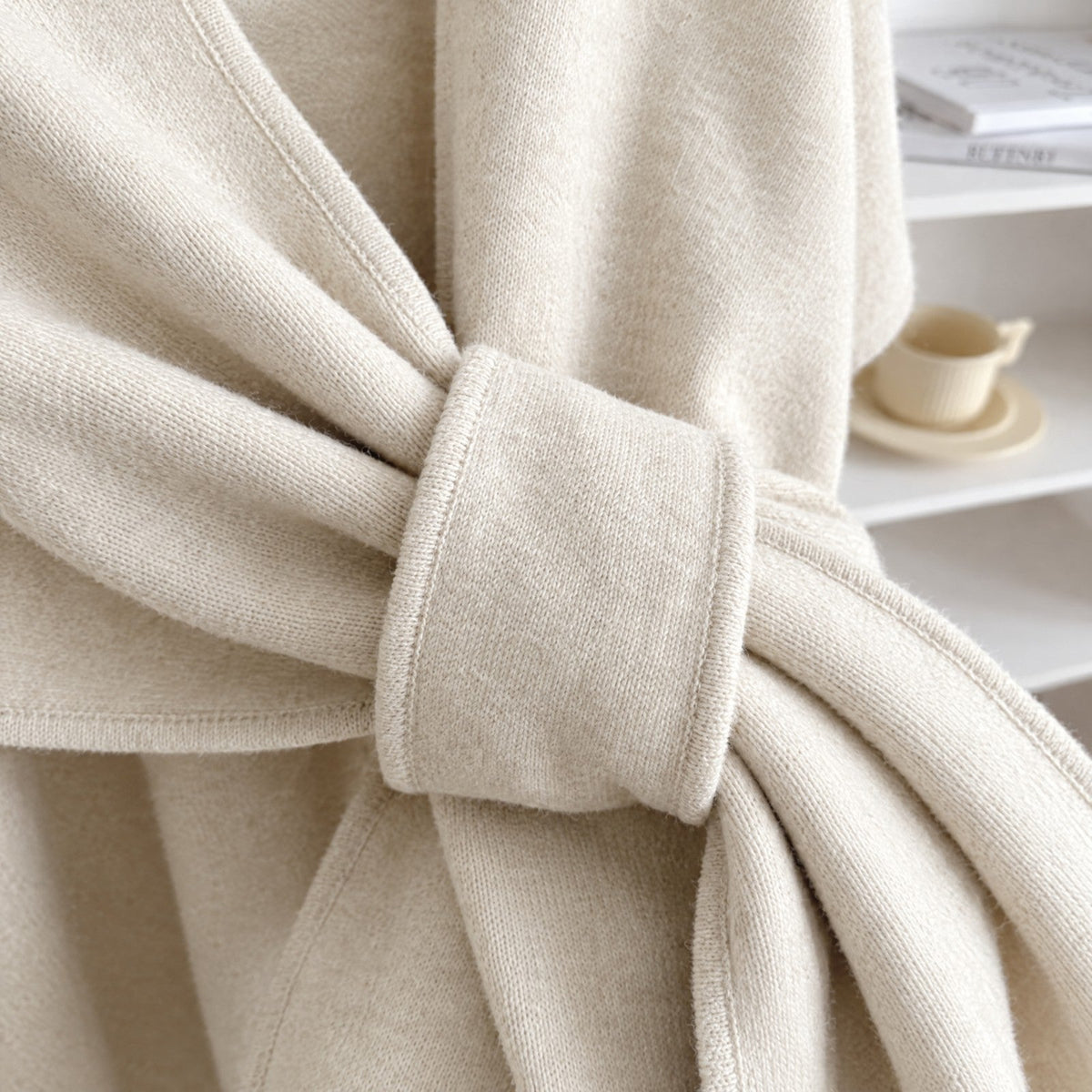 Isabel | Poncho envolvente con presilla frontal